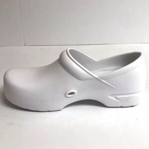 Anywear Women’s Guardian Angel White Slip-On Clogs, Size 9 M.